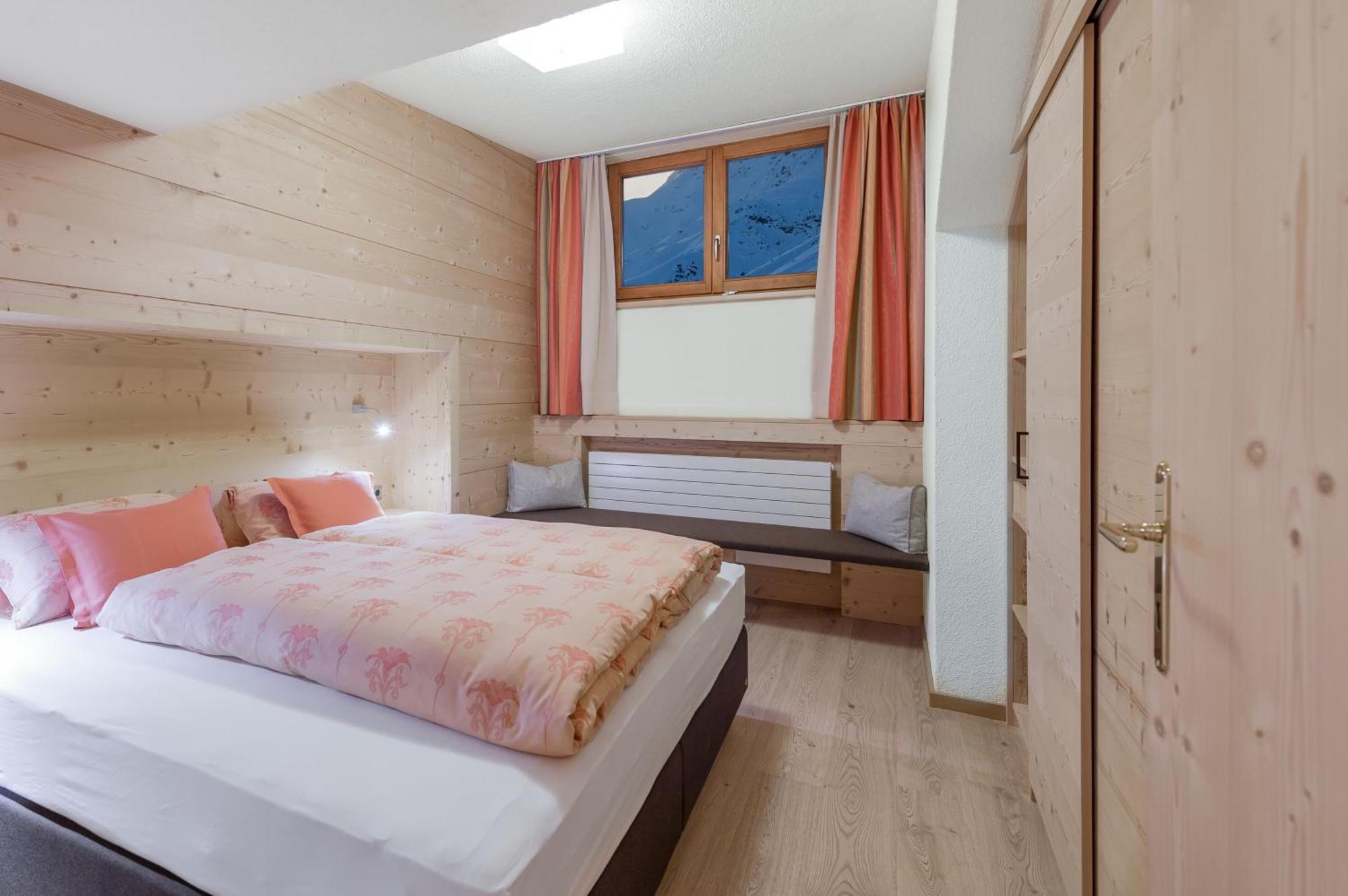 Hotel Garni Pirchhuett Obergurgl Oda fotoğraf